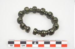 Foto von Bronzeknotenarmreif (NHMW-PRAE-026121)